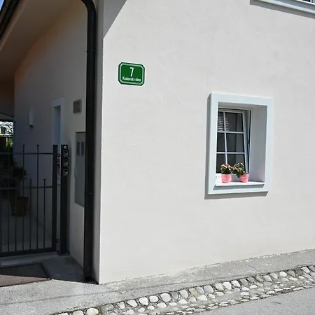 Krakovska Apartment *